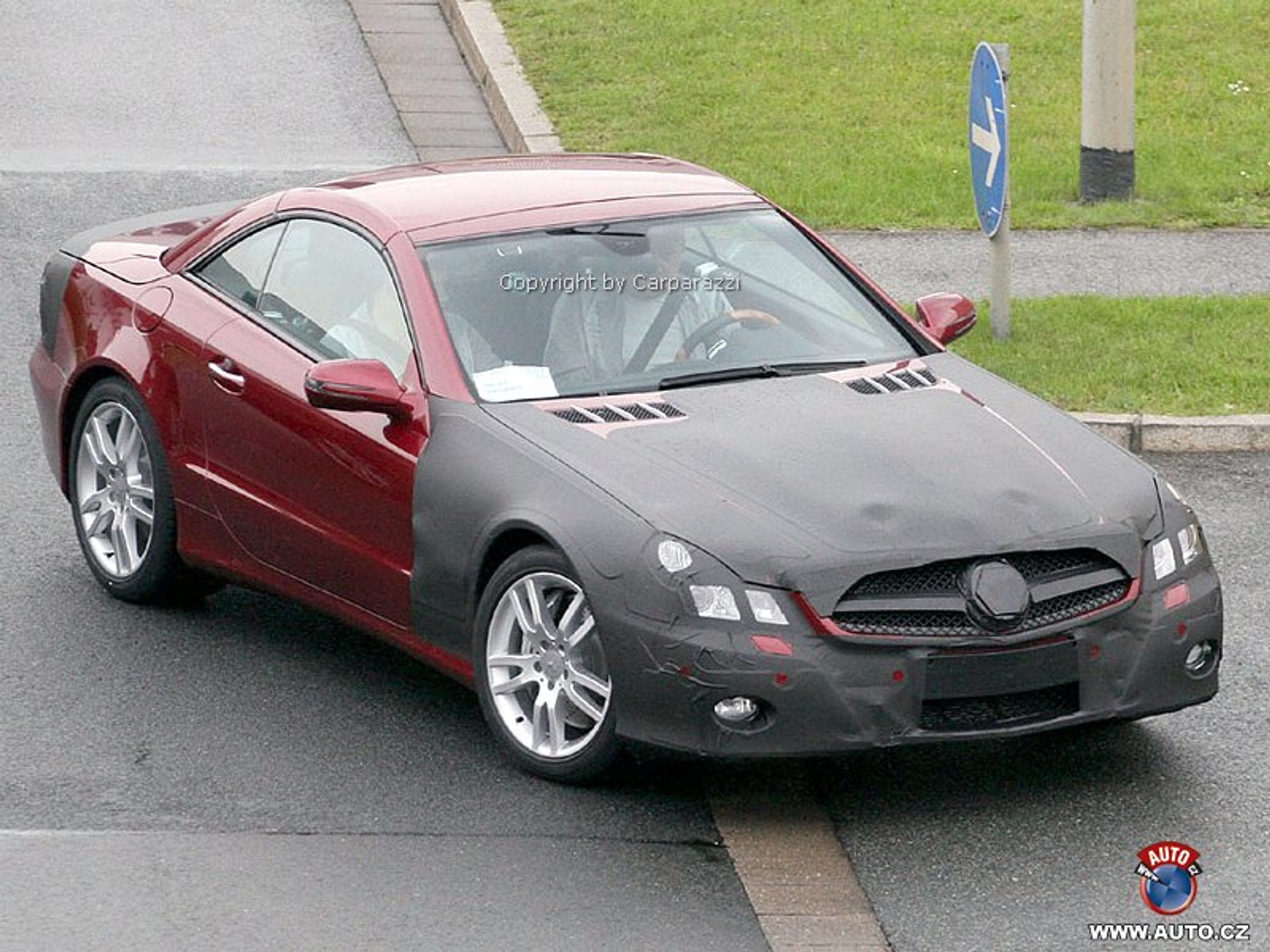 Zdjęcia szpiegowskie: Podstawowy lifting dla Mercedesa-Benz SL