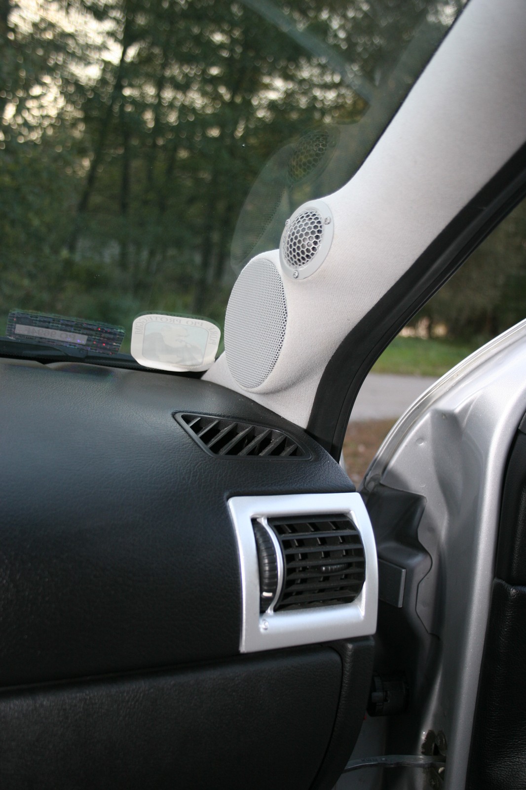 Opel Astra II. Część zestawu trójdrożnego: Scan Speak oraz DLS