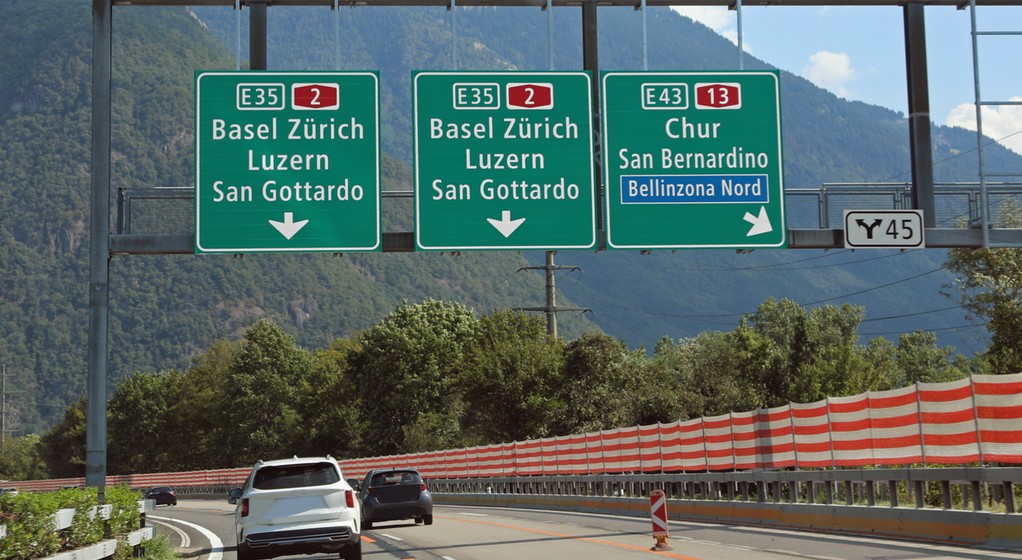 Sieć drogowa wokół Bazylei i liczne place budowy prowadzą do korków na drogach i skłaniają kierowców do wyboru alternatywnych tras
