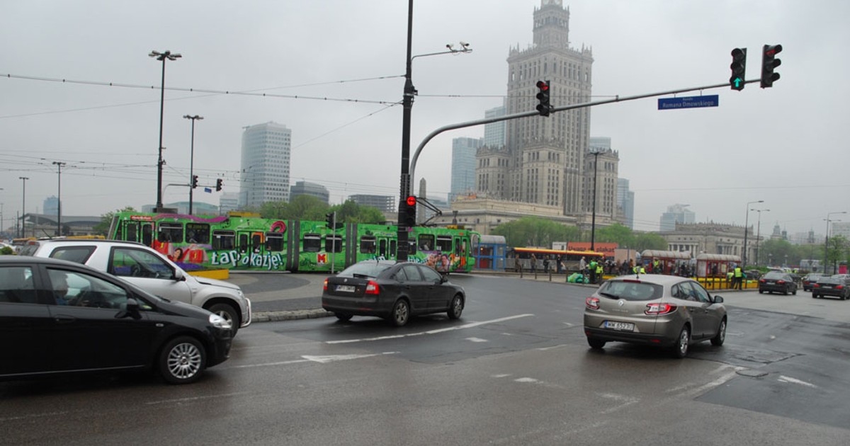 Kierowca pojedzie na zielonym, ale i tak dostanie mandat. Winna zielona strzałka w lewo