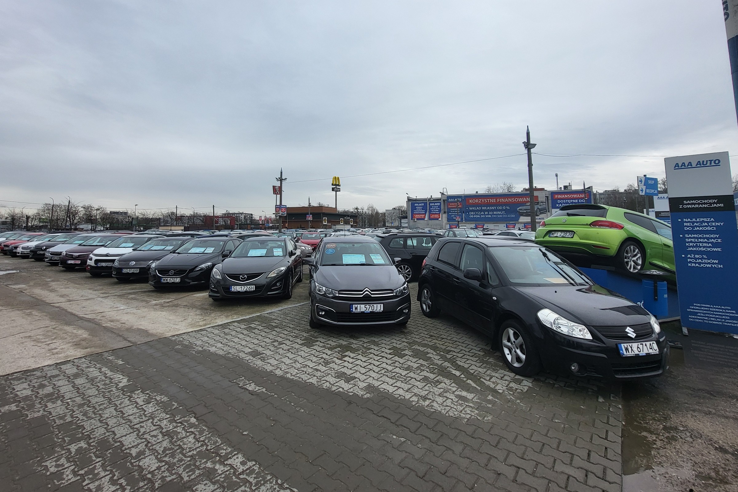 AAA auto droższe niż myślisz. UOKiK znów ściga dużego dilera używanych samochodów