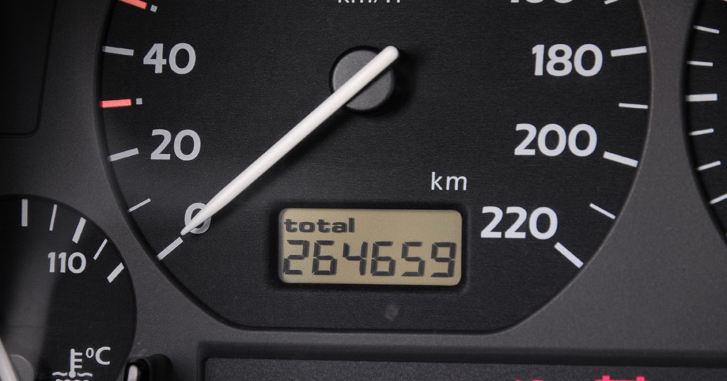 Zaniżenie deklarowanego przebiegu może mieć wpływ na ubezpieczenie. Ubezpieczyciel moze zażądać pieniędzy