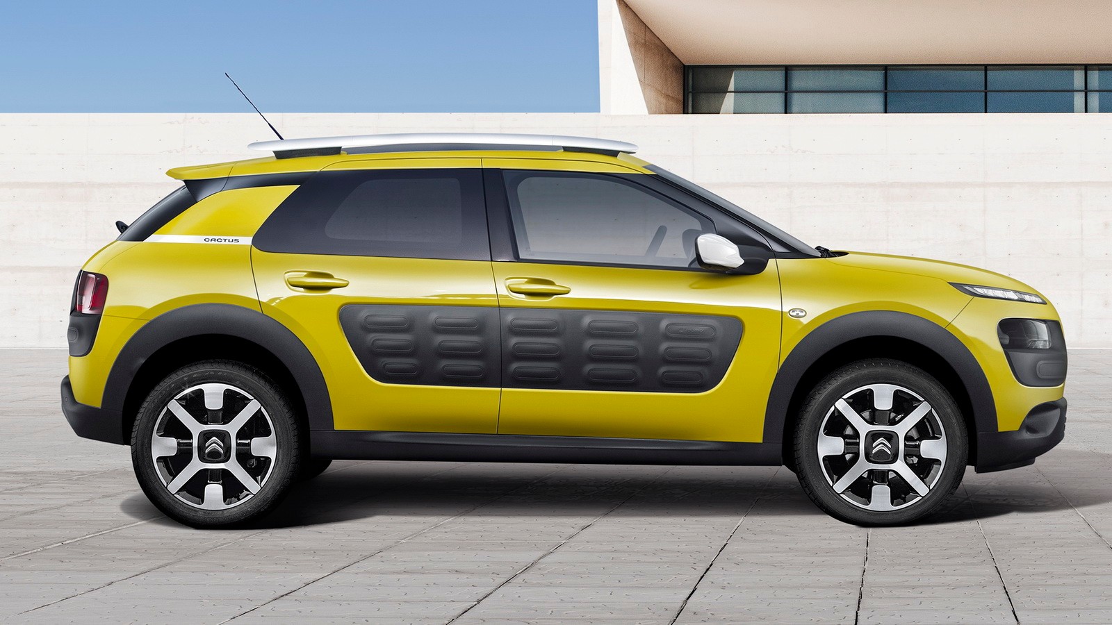 Od 2014 do 2017 r.Charakterystycznym detalem są Airbumpy – poduszki powietrzne umieszczone na drzwiach, mające chronić karoserię przed drobnymi uszkodzeniami.