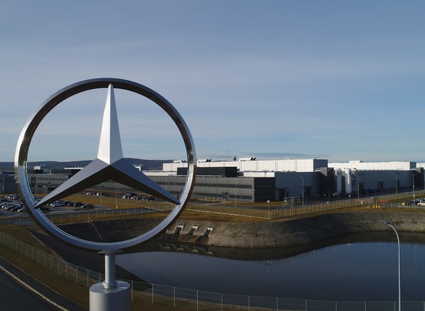 Mercedes szuka pracowników w Polsce. Płaci 14 tys. zł na rękę
