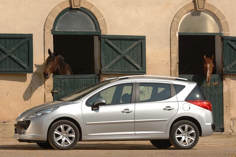 Peugeot 207 SW: małe kombi dopełnia gamę (wymiary, dane techniczne, fotogaleria)