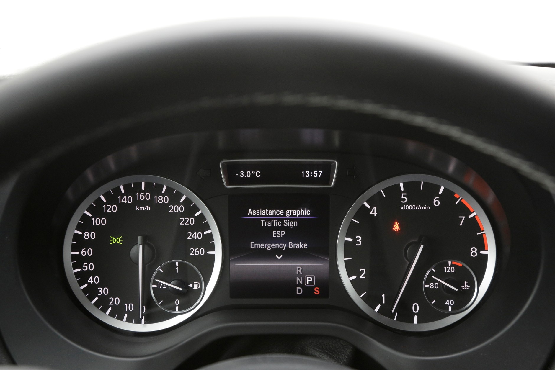 Infiniti Q30S: Japończyk, który skradł show Mercedesowi