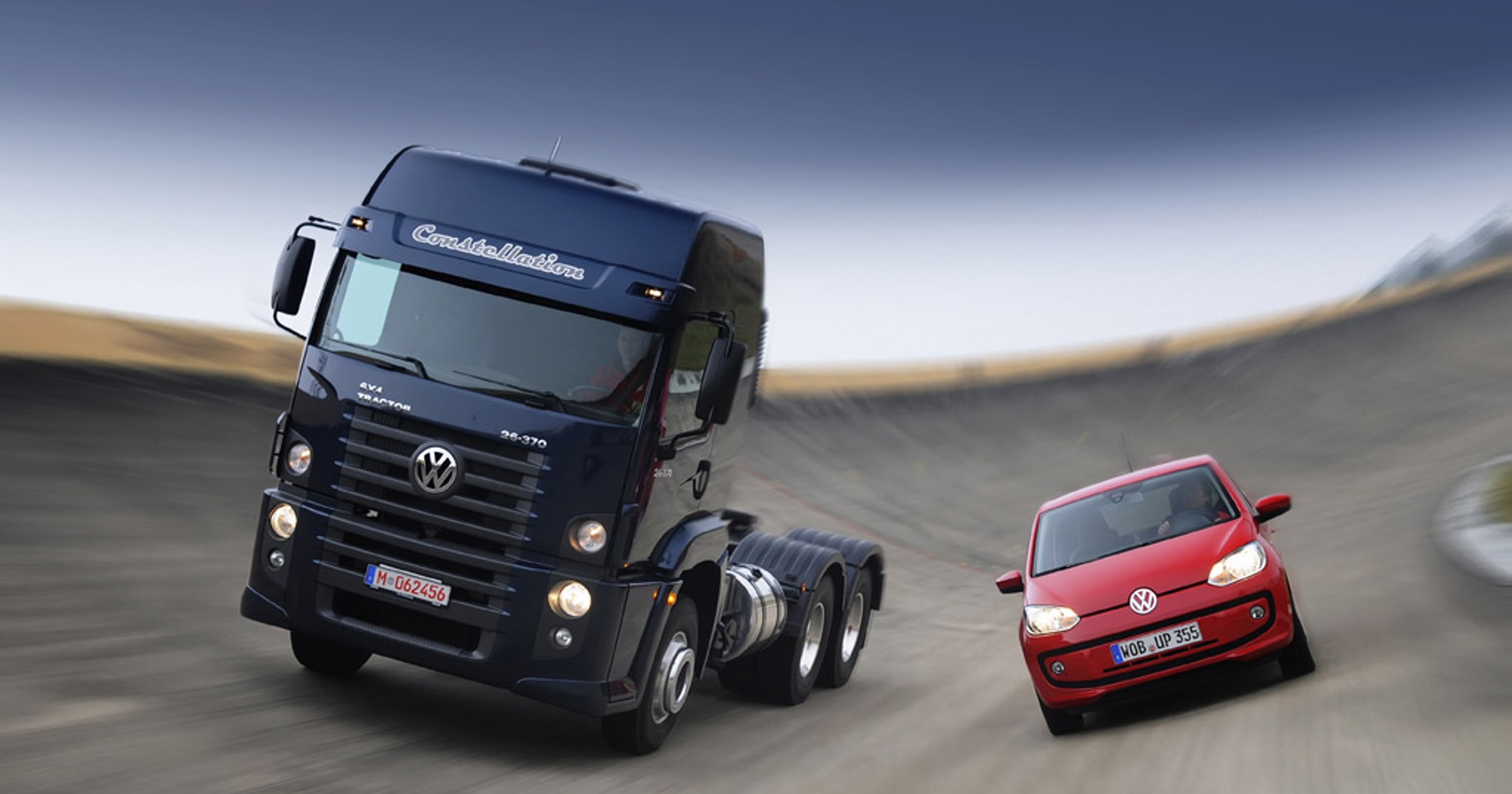 Porównanie skrajności: Volkswagen UP! kontra ciężarówka
