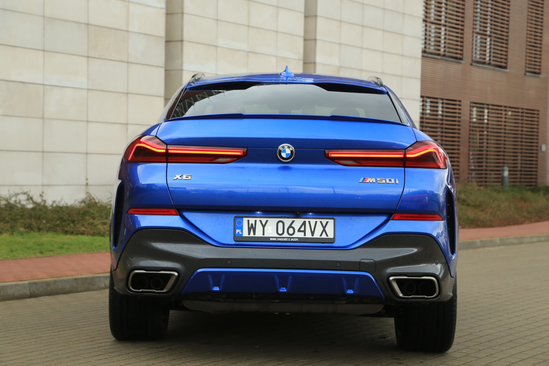 BMW X6 M50i