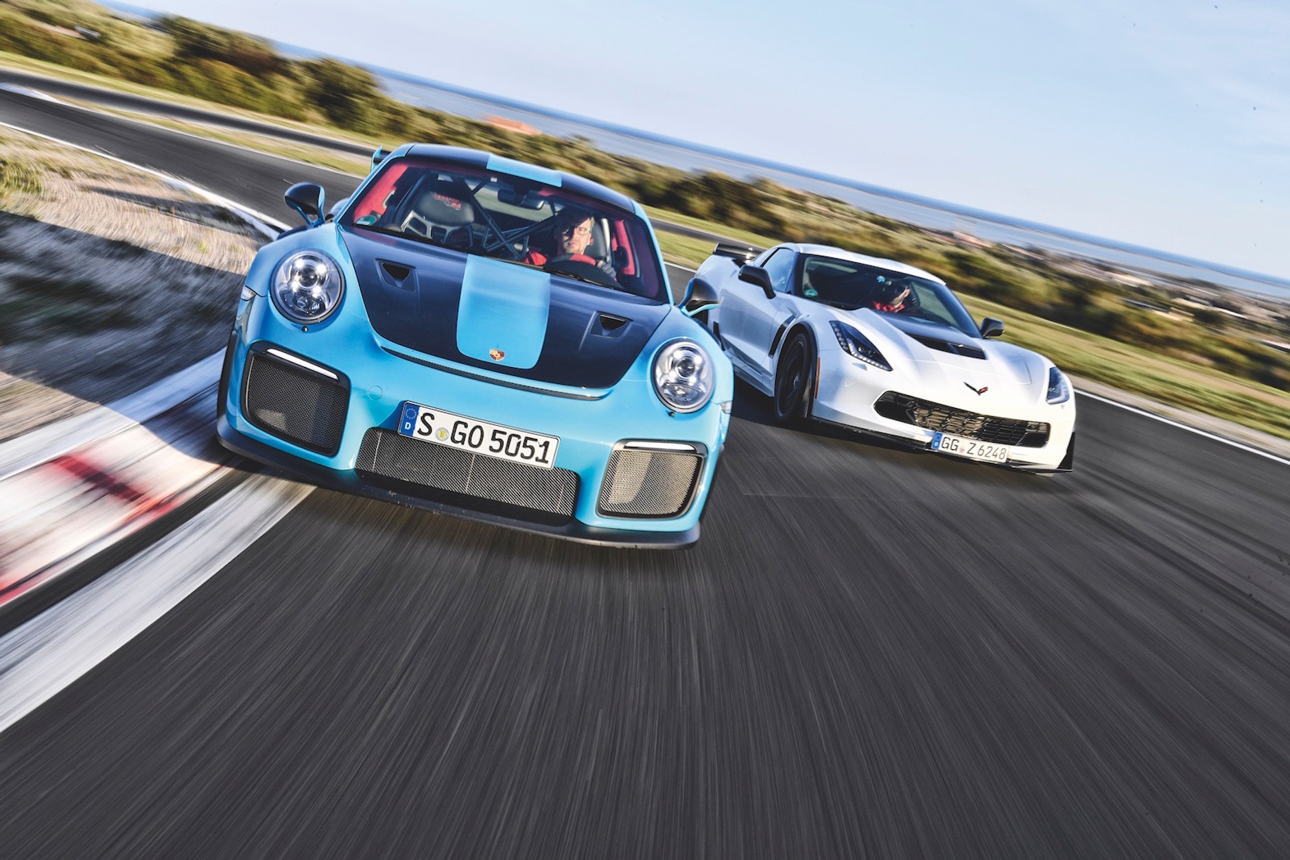 Porsche 911 GT2 RS kontra Chevrolet Corvette Z06