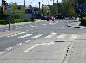 Czy na pasie do skrętu trzeba używać kierunkowskazu? Sprawdzamy przepisy
