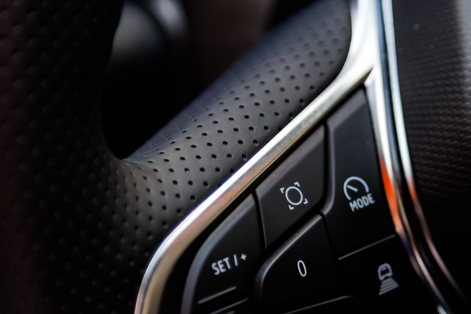 Renault Symbioz przycisk dostosowania prędkości do ograniczenia