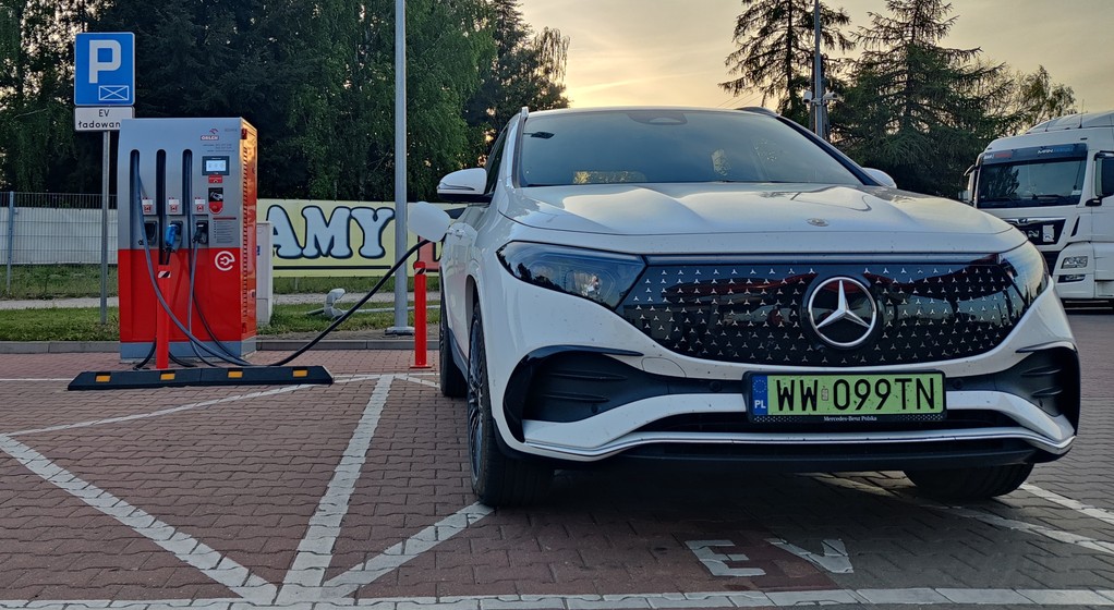 Ładowanie samochodu elektrycznego