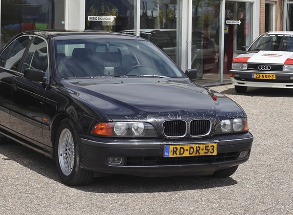 Kupiliśmy awaryjne BMW za jedno euro. Przebieg? Milion km. Rozkręciliśmy silnik i przecieraliśmy oczy