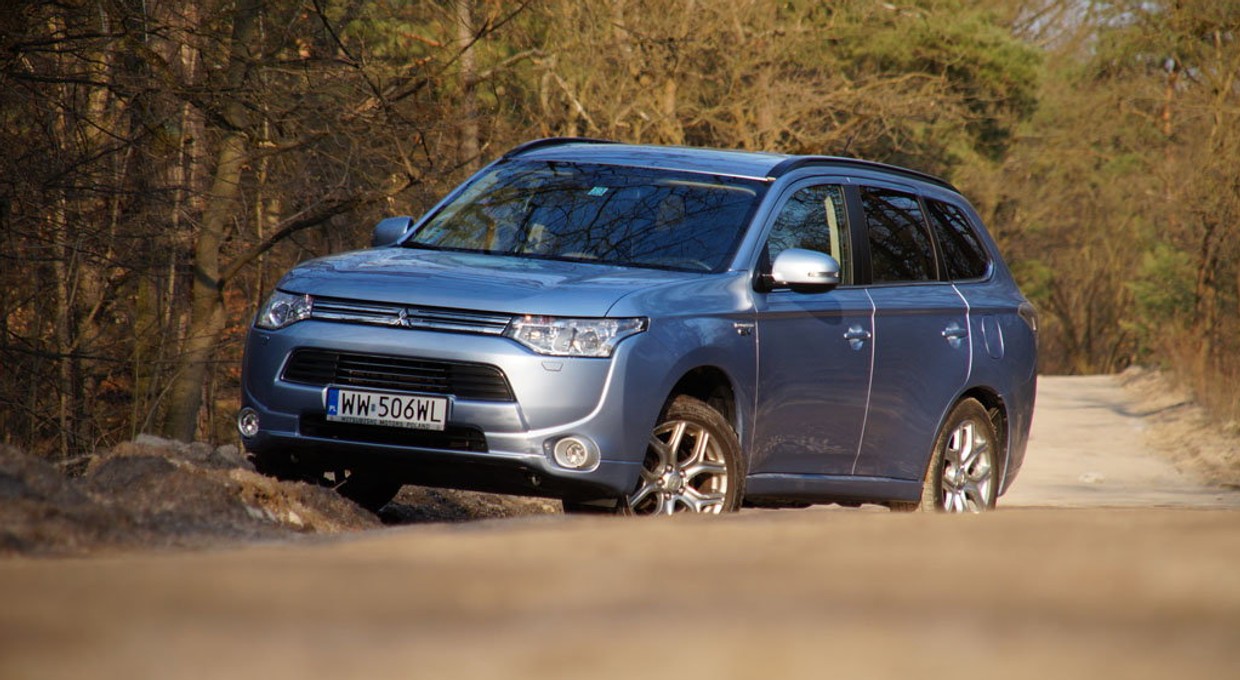 Mitsubishi Outlander PHEV - Wygodny SUV pod napięciem