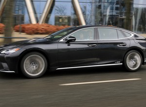 Co drugie auto trafia do nas. Polska kluczowym rynkiem dla Lexusa LS