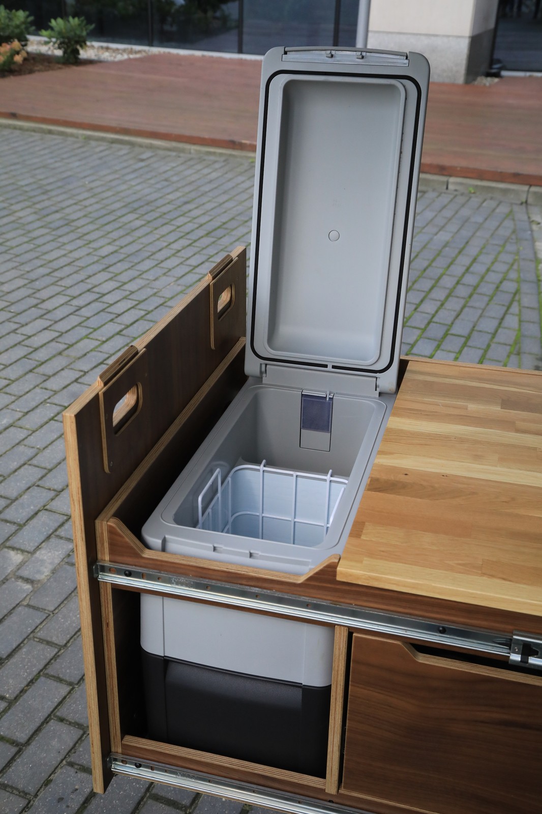 Zestaw kamperowy zamontowany w Toyocie Proace Verso