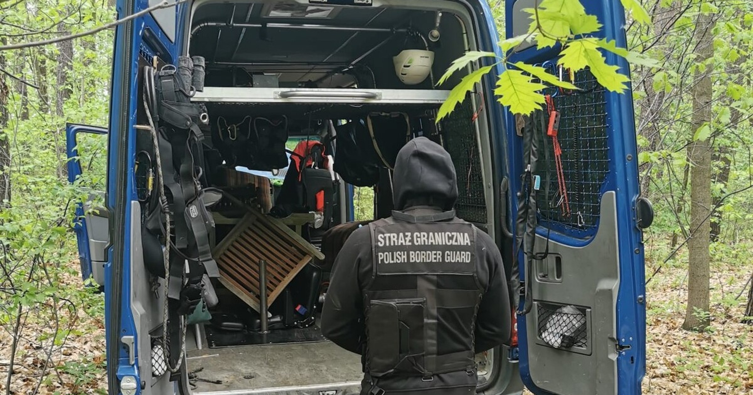Wnętrze Mercedesa Sprintera odzyskanego przez Straż Graniczną
