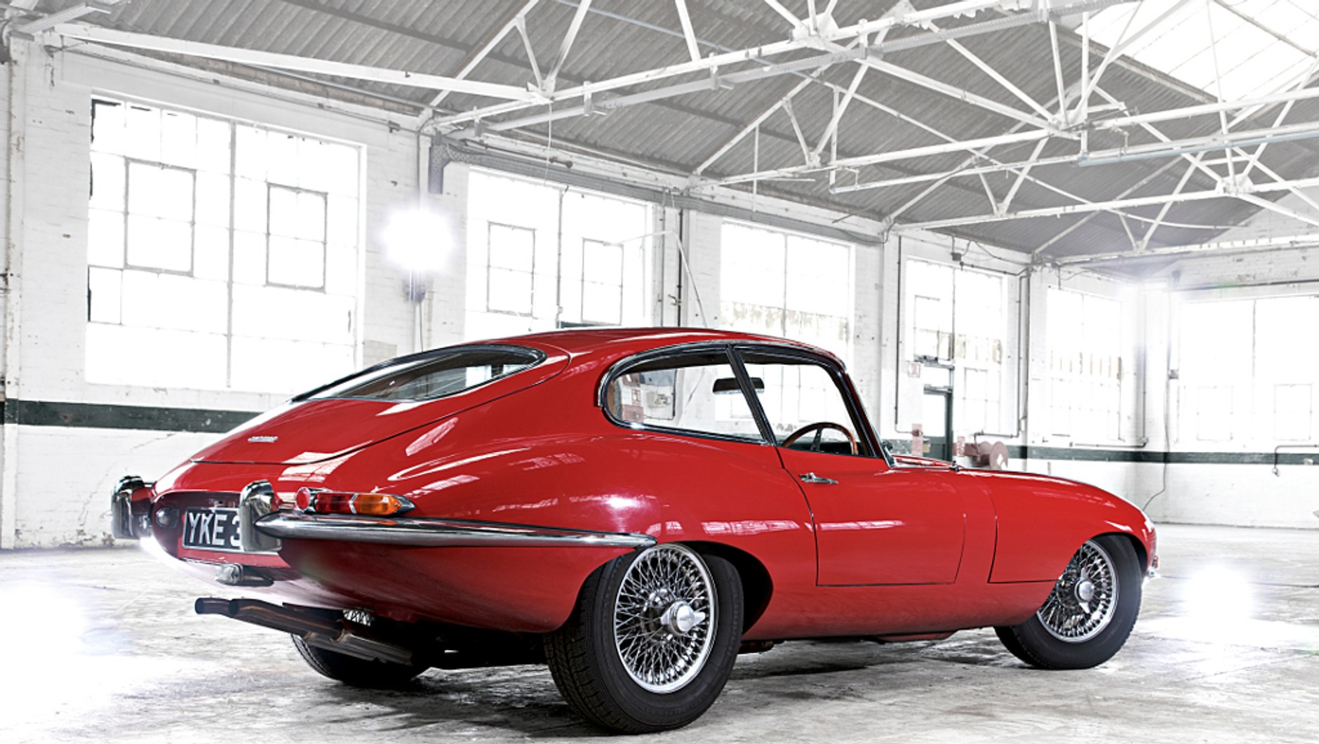 Jaguar E-Type pięćdziesięciolatkiem