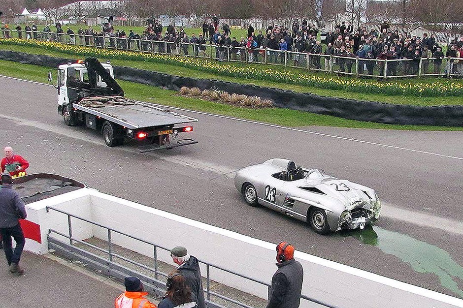 Crash Mercedesa 300 SLS z Jaguarem