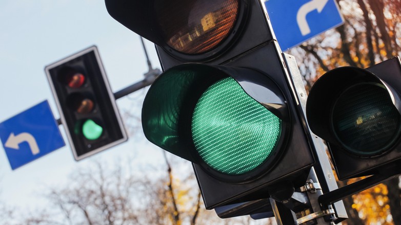 Białe światło na skrzyżowaniach. Rewolucyjny pomysł