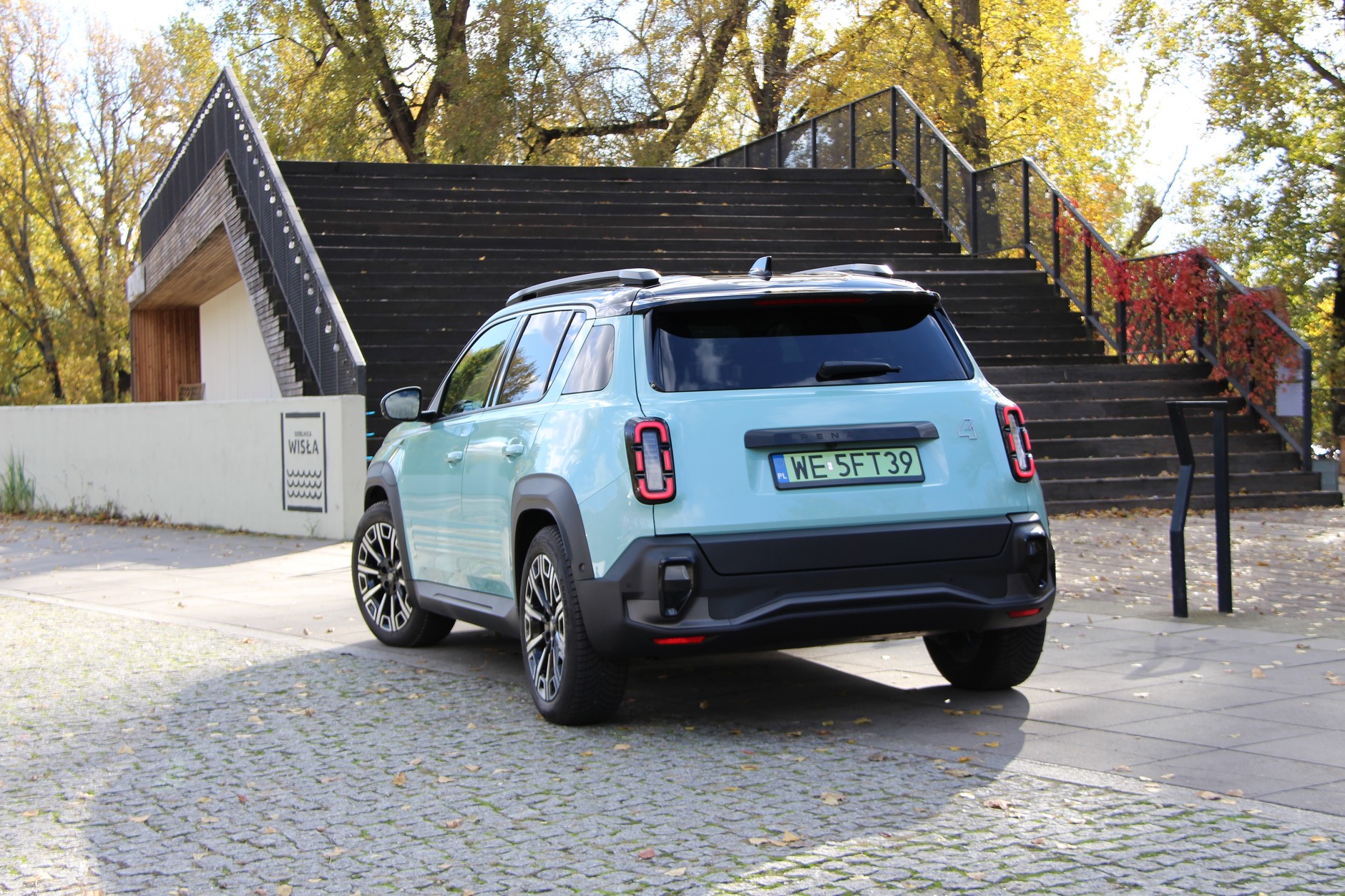 Renault 4 E-Tech Iconic