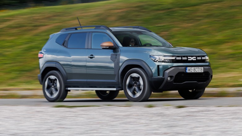 Dacia Duster kontra MG ZS. Porównanie dwóch budżetowych samochodów