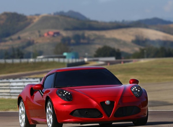 Alfa Romeo 4C z rekordem Nürburgring‎u