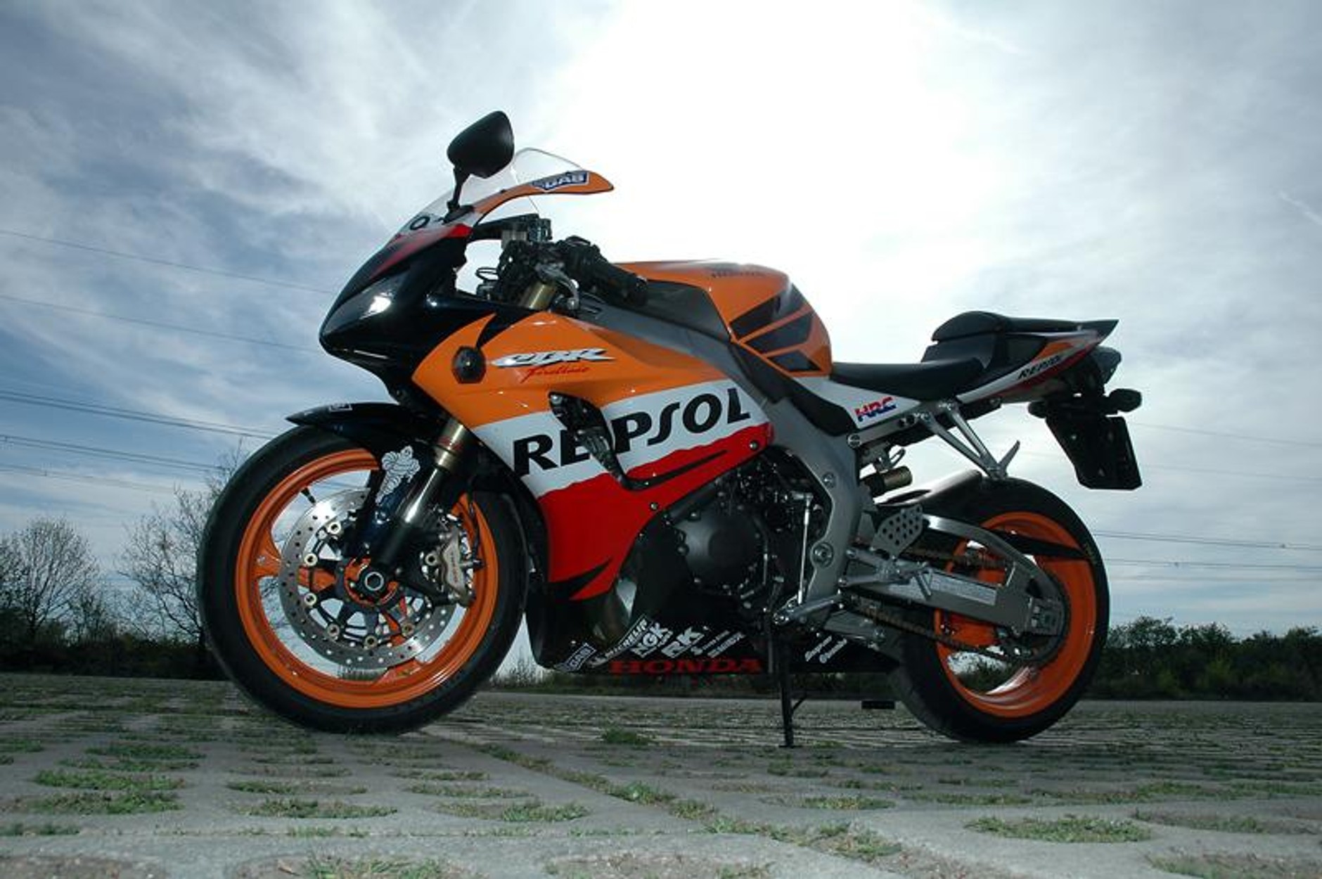 Honda CBR1000RR Fireblade Repsol replika (test)