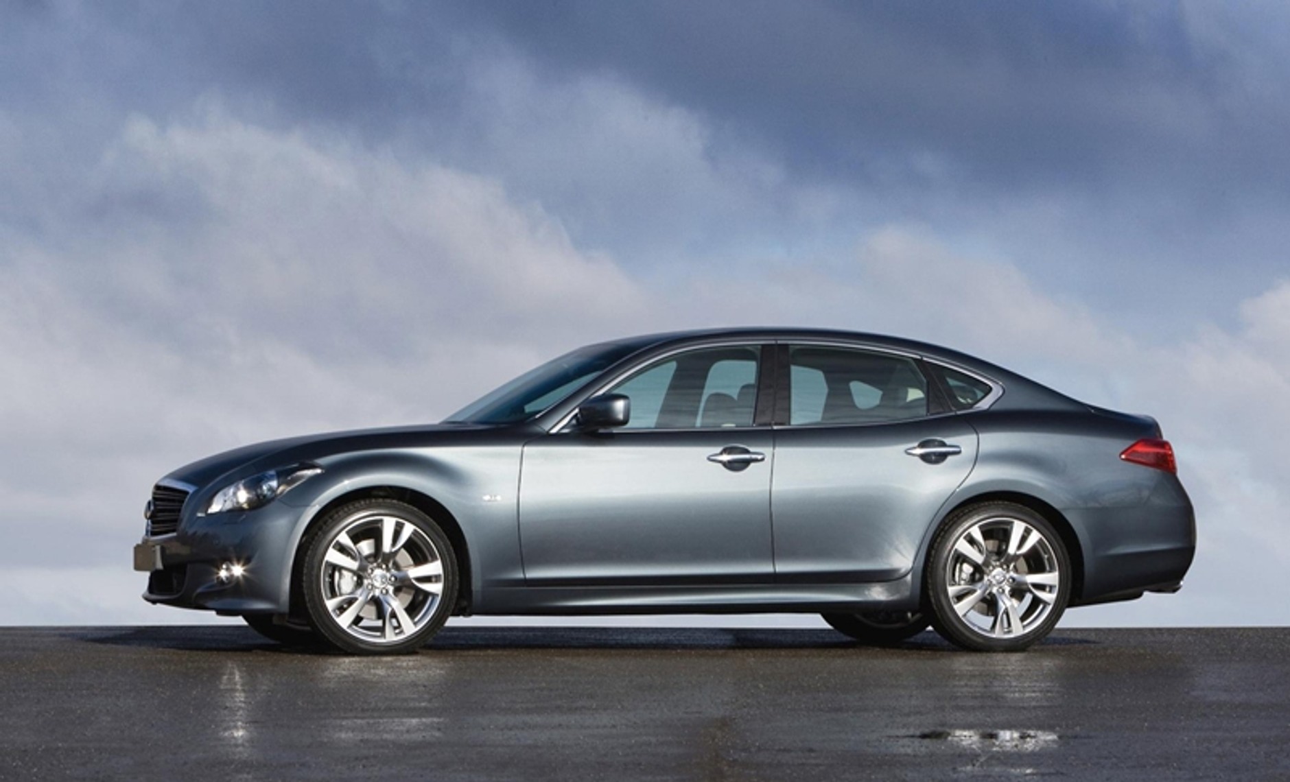 Infiniti M – pachnie w nim lasem, a pedał gazu nie słucha kierowcy