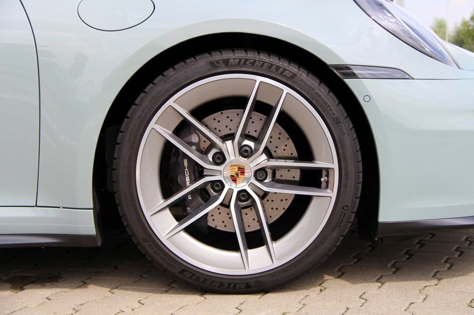 Porsche 911 Carrera (992.2)