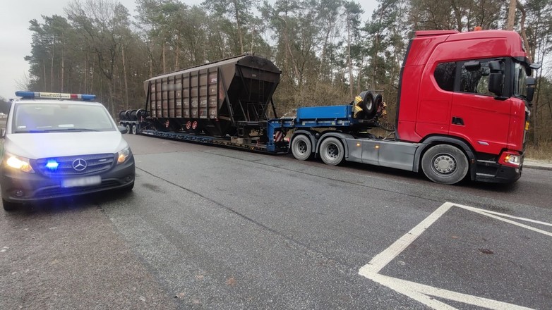 ITD skontrolowała zestawy przewożące wagony kolejowe. Ponad 100 tys. zł kar