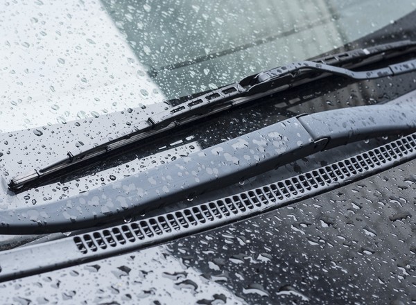 Kiedy wymieniałeś wycieraczki? To zaniedbywany element samochodu