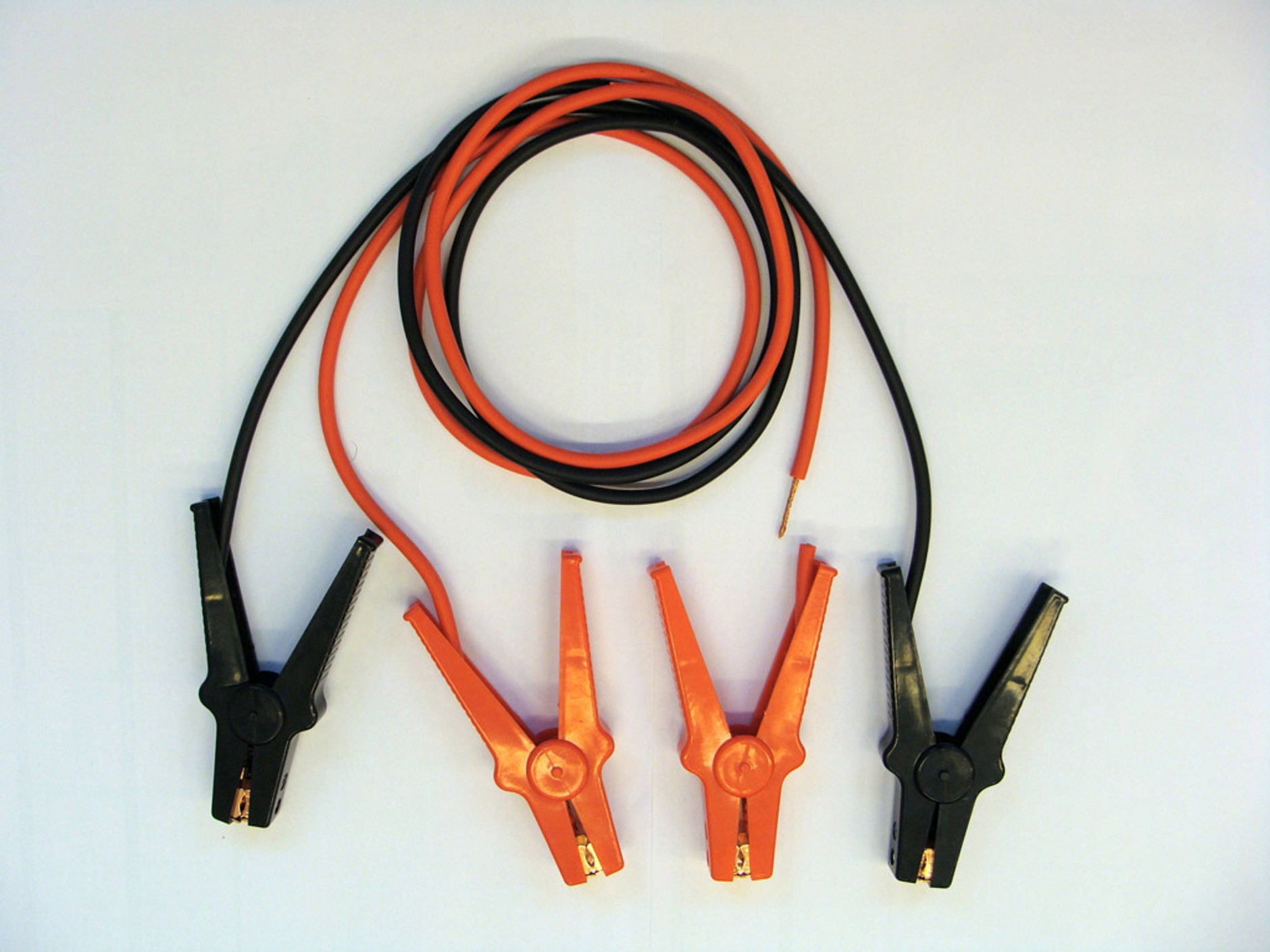 Skandal! AutoBadziewie: kable rozruchowe, linki i haki które możesz wyrzucić do kosza