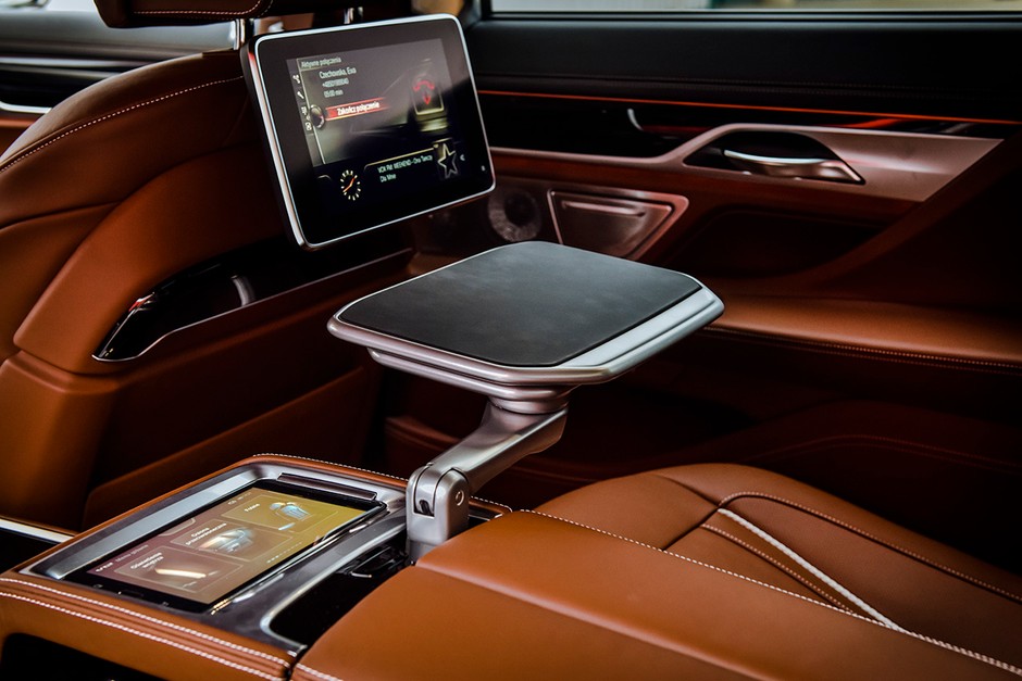 BMW M760Li
