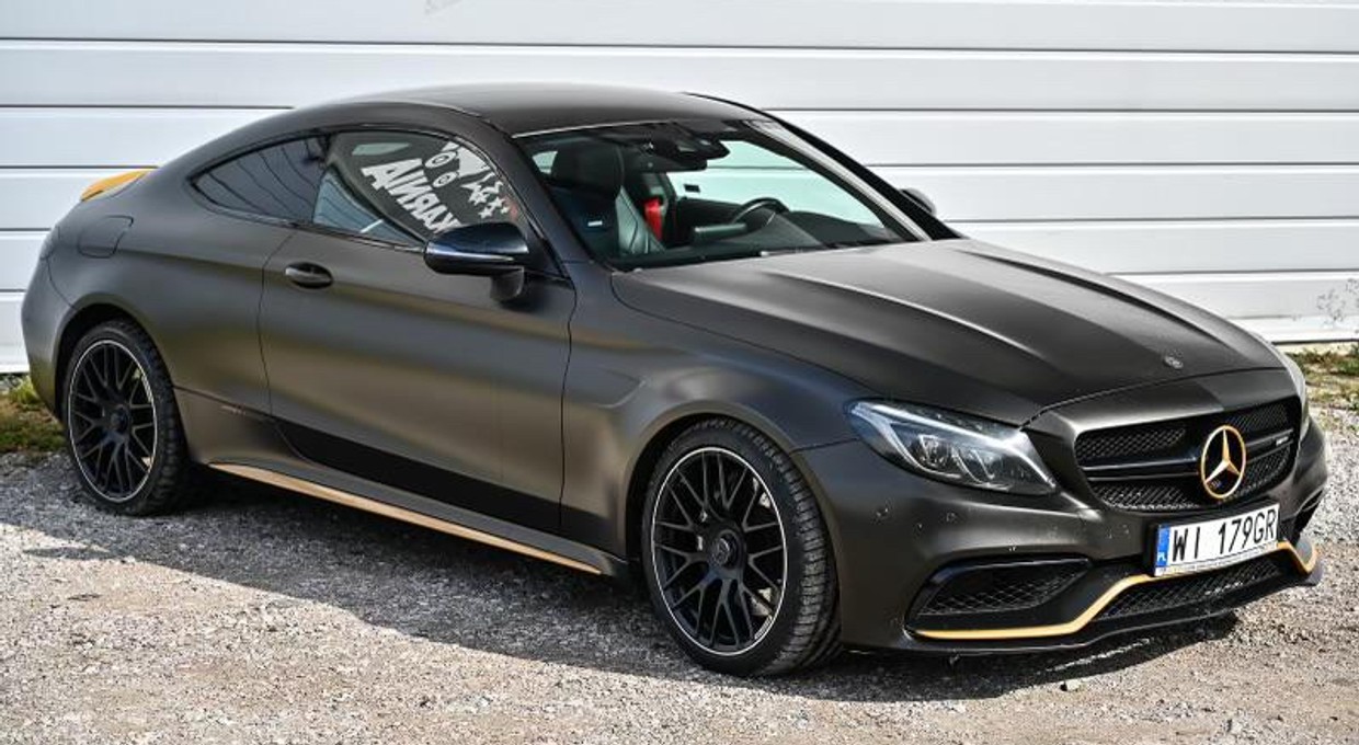 Możesz jeździć jak Król Albanii – znany raper Popek sprzedaje swoje AMG C63!