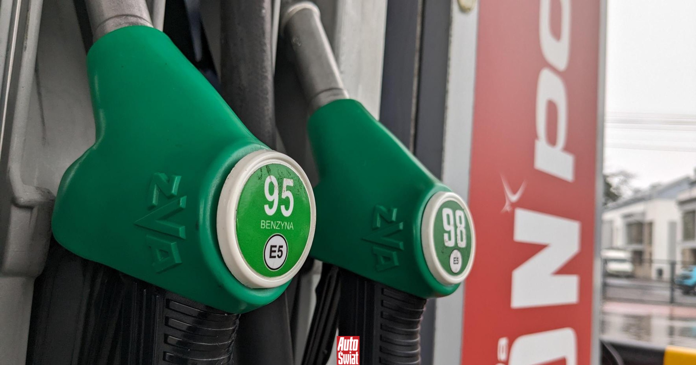 Nie zwlekaj z tankowaniem. Analitycy cen paliw ostrzegają przed efektem sankcji Trumpa