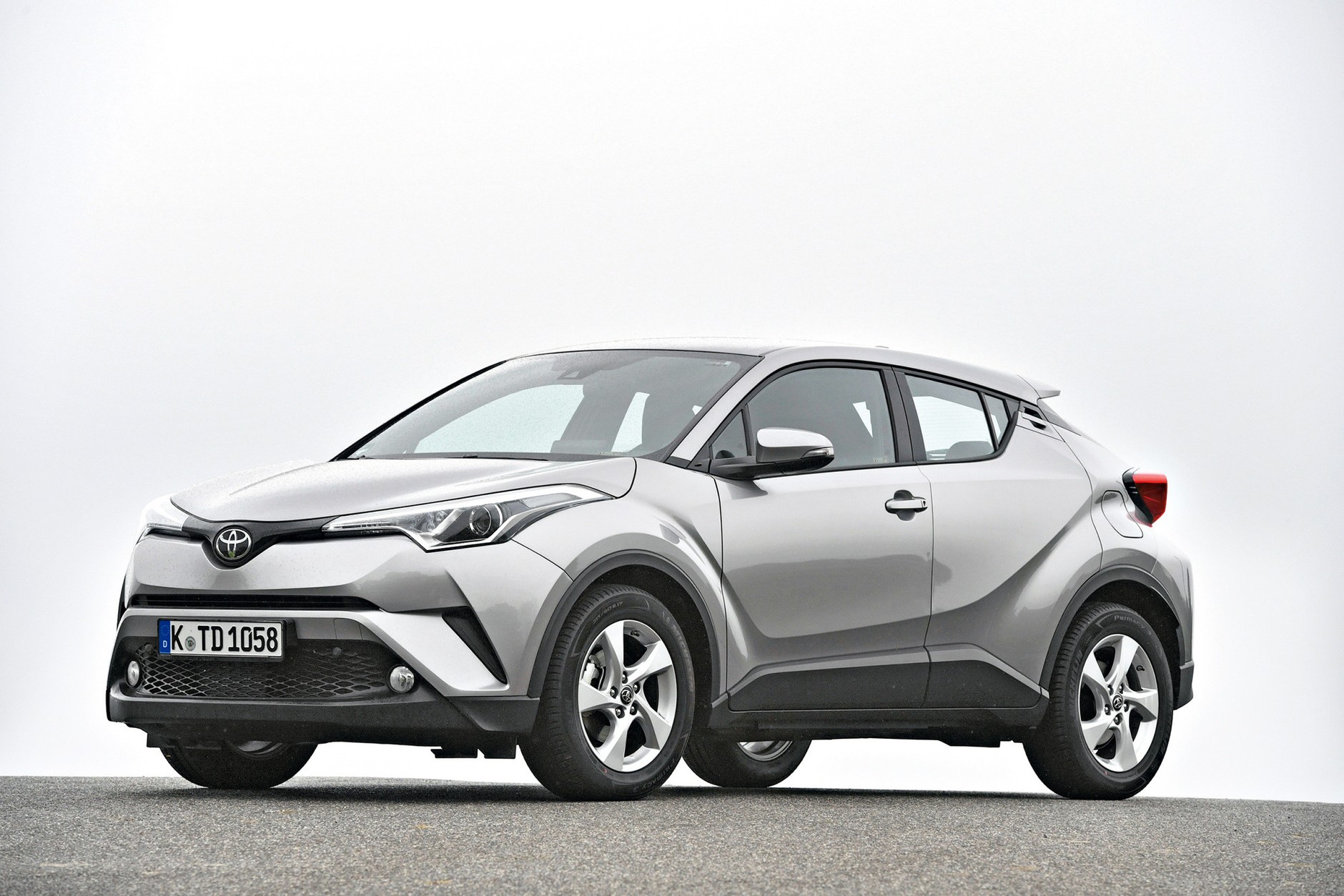 Porównanie: benzynowa hybryda, dieslowska hybryda kontra diesel i benzyna