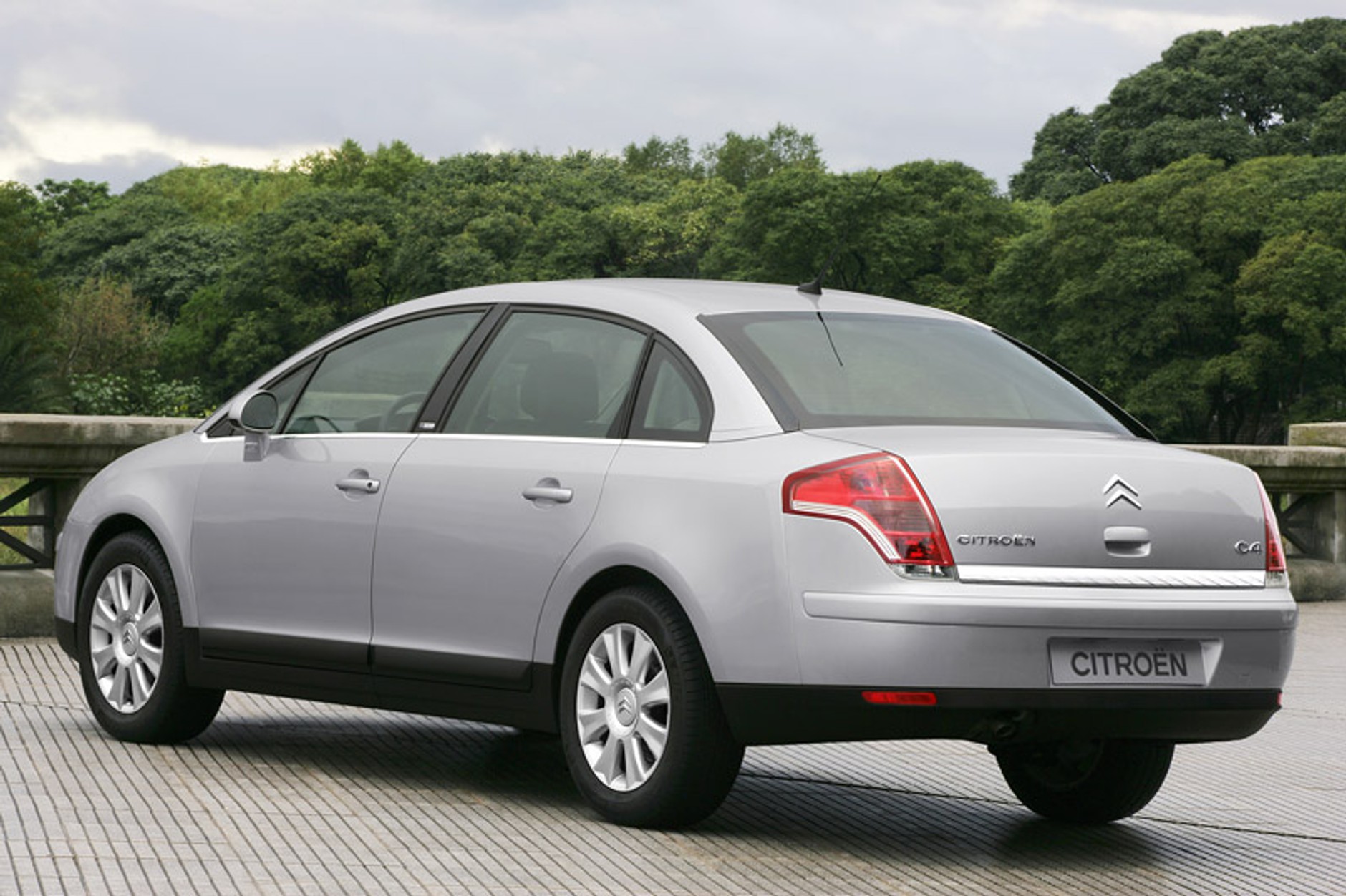 Citroen C4 Sedan: chiński atak