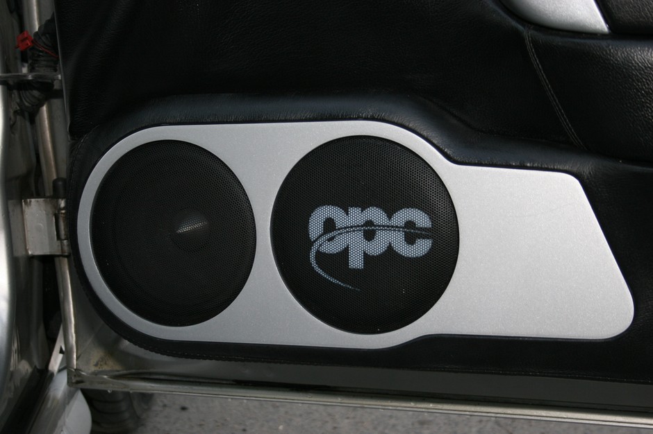 Opel Astra II. Panel na parę wooferów