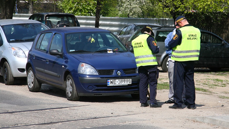 Jak nie dać się nabrać na fałszywe mandaty za parkowanie?