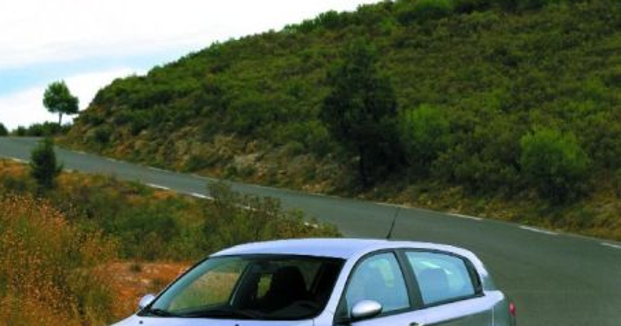 Alfa 147 1.6 Distinctive, Audi A3 1.8 Ambiente - Nie suknia zdobi... Nie?