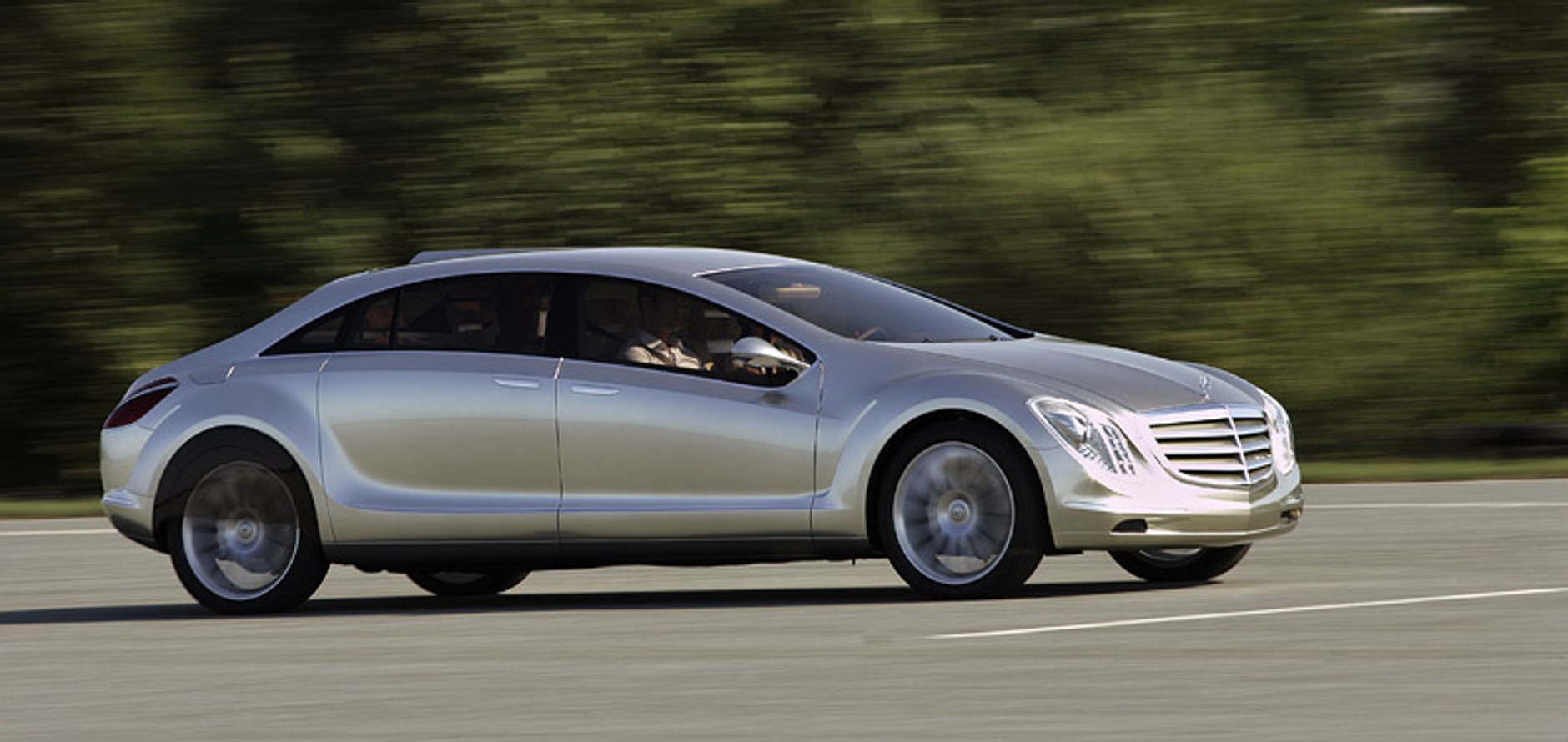 IAA Frankfurt 2007: Mercedes-Benz F700 – mistyczna nowoczesność