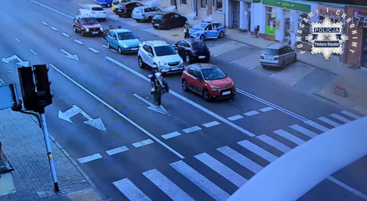 Pędził na tylnym kole przez pasy. Karma wróciła natychmiast