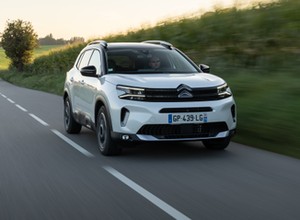 Citroen odświeża gamę silników. Więcej prądu, mniej benzyny