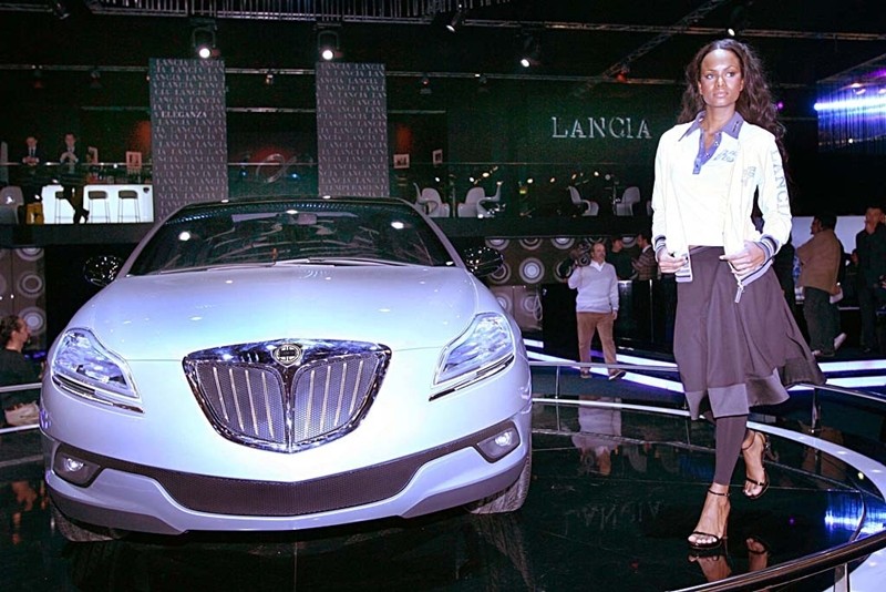 Lancia przyciąga zjawiskowe kobiety