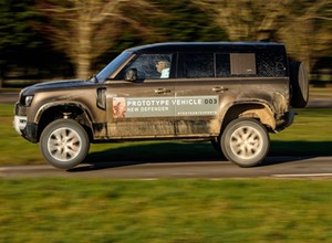 Nowy Land Rover Defender - emocjonująca pierwsza jazda na prawym fotelu