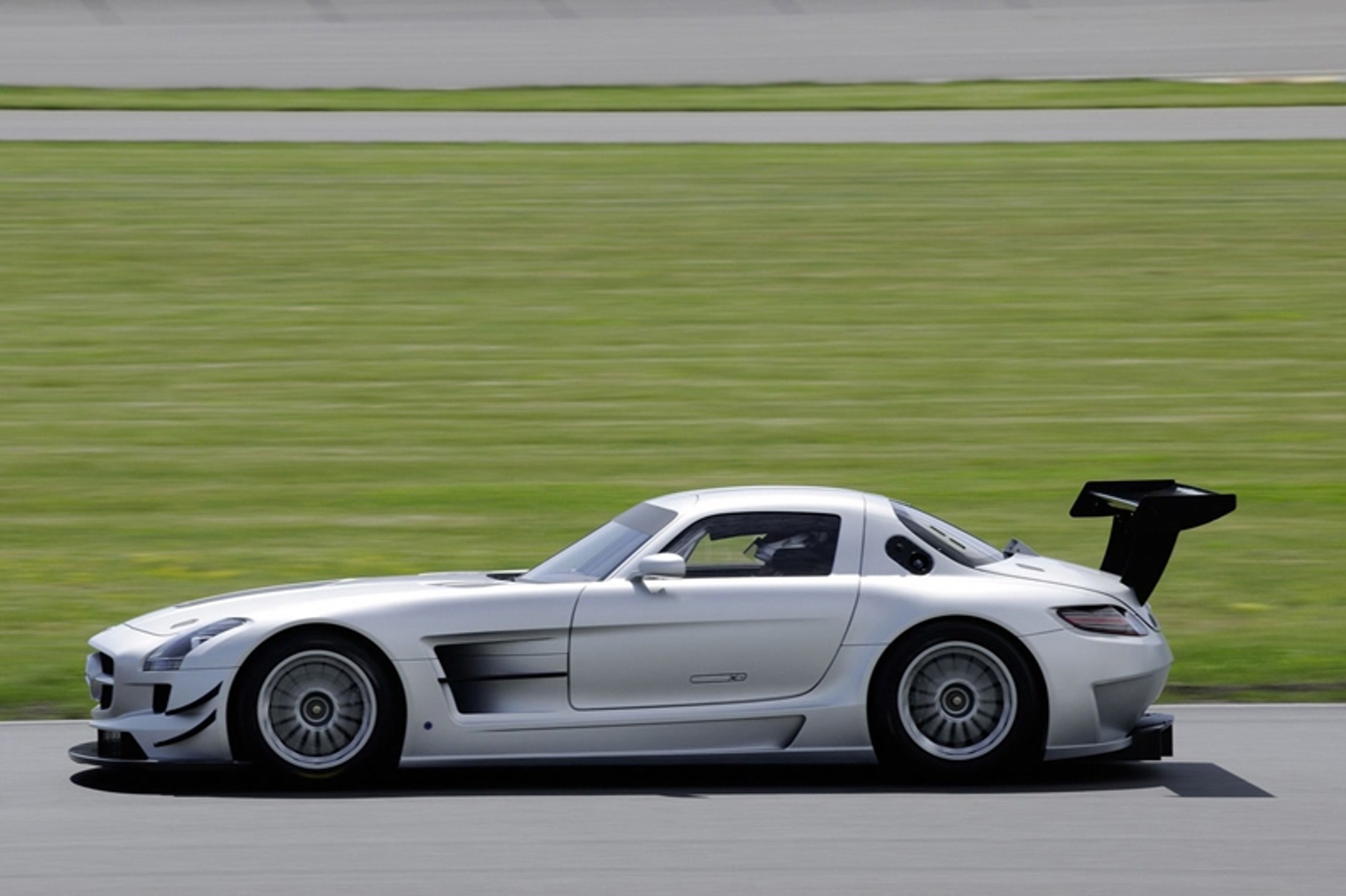 Mercedes SLS AMG GT3 – tylko na tor, a do tego za horrendalne pieniądze