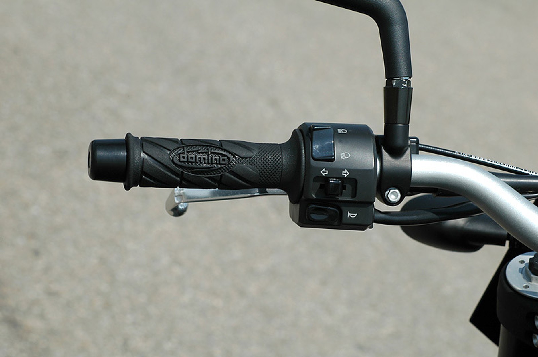 KTM 950 Supermoto R: duży dzikus (test)