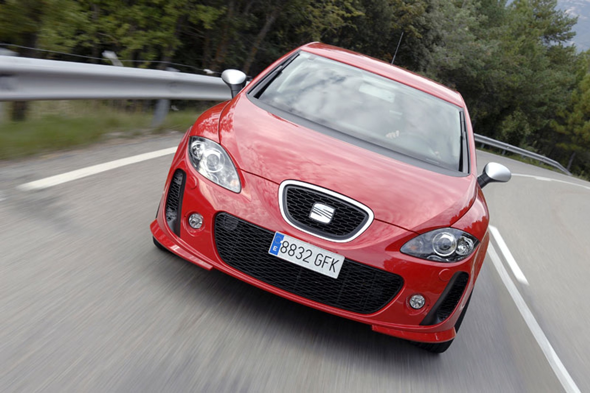 Seat Leon Linea R: kolejny usportowiony Leon