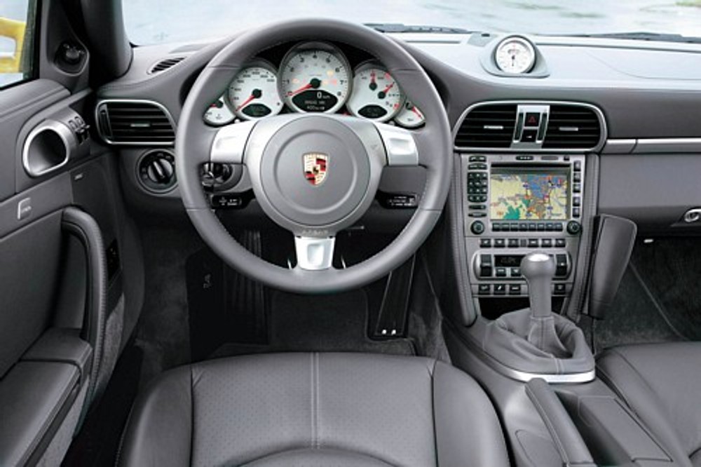 Które auto jest bardziej sportowe?